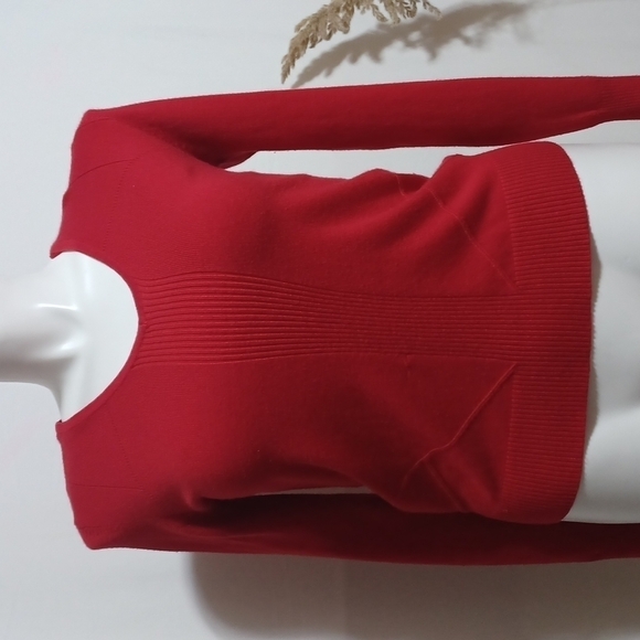 DEBBIE MORGAN RED WOMENS ♥️ SWEATER SIZE - Picture 1 of 5